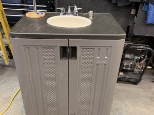 Hot water sink